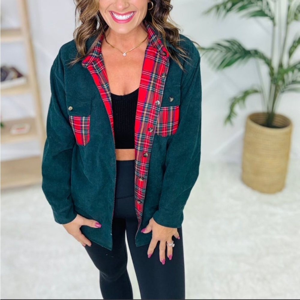 Preowned Mello Reversible Plaid & Corduroy
Button Down Shacket Dk Green Sz Lrg